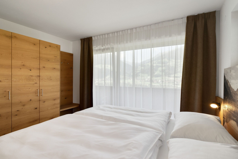 Bedroom 3, Attractive Flat With Beautiful Views, Schwaz