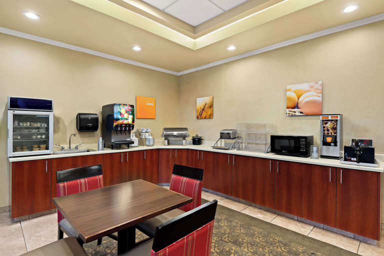 Food & Drinks 5, Comfort Inn & Suites Creswell, Lane