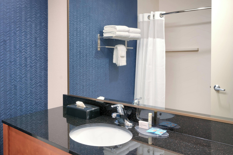 Bathroom 5, Fairfield Inn & Suites by Marriott Seattle Bellevue/Redmond, King