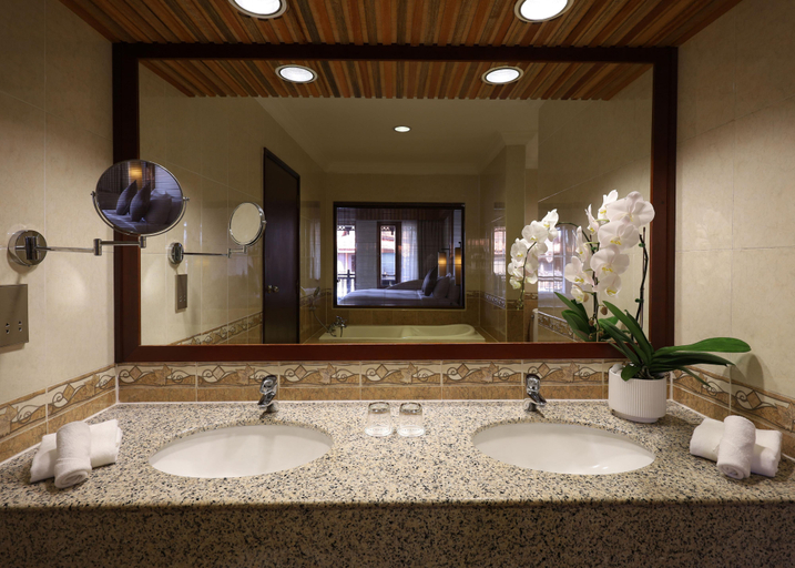 Bathroom 25