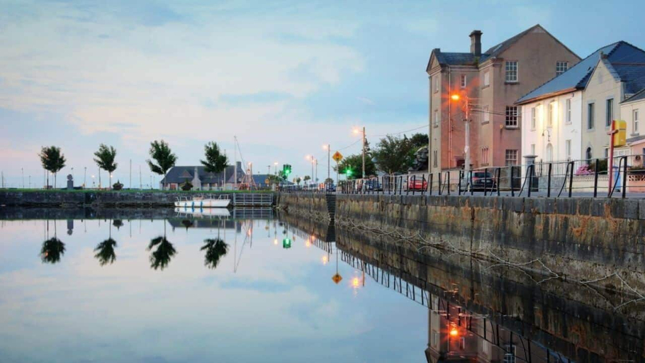 Exterior & Views 2, Eyre Square Hotel