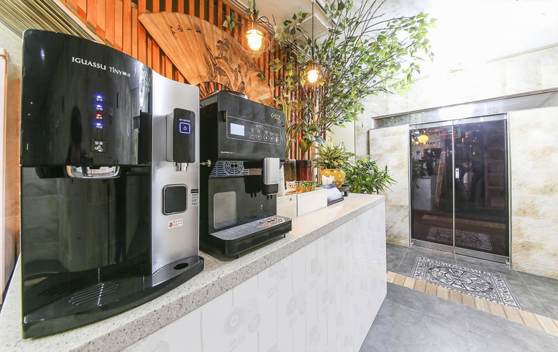 Public Area 3, Peanut Hotel, Jung