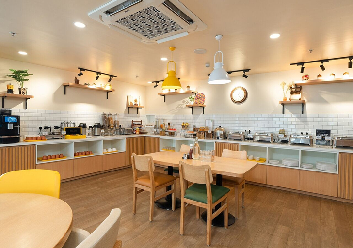 Food & Drinks 5, Bloom Hotel Financial District, Hyderabad