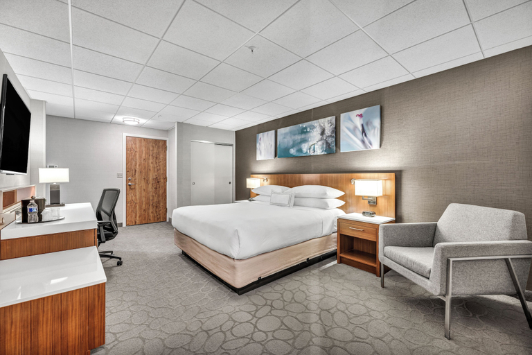 Bedroom 2, Delta Hotels by Marriott Mount Pleasant, Racine