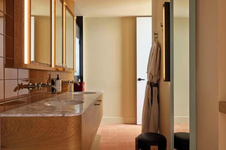 Bathroom 10