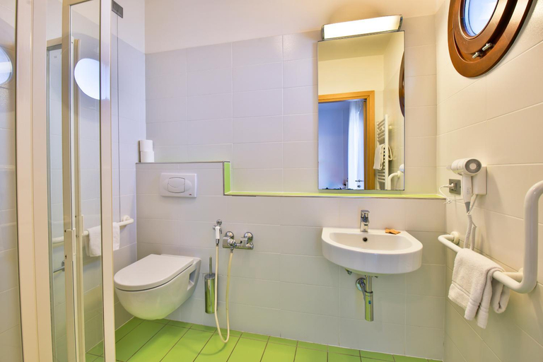 Bathroom 4