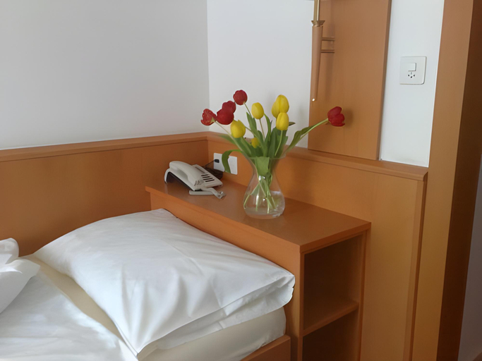 Bedroom 12