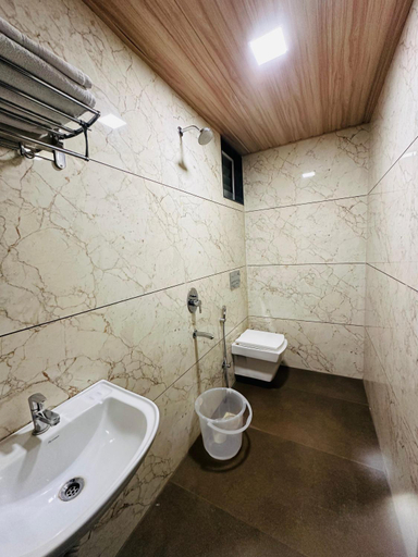 Bathroom 2, Hotel Grand Indu,Kolhapur, Kolhapur