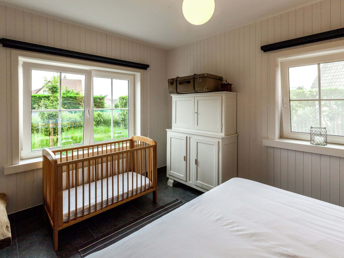 Bedroom 3, Beach Home With Bubble Bath, West-Vlaanderen