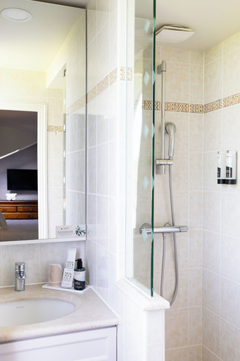Bathroom 5, Relais Saint Michel, Manche