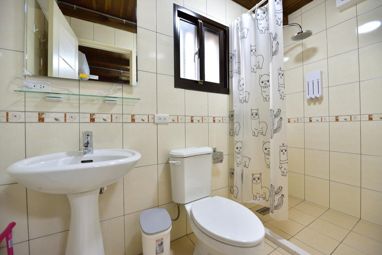 Bathroom, 木馬丑盒子古厝民宿 Troy Droll Bin, Kinmen