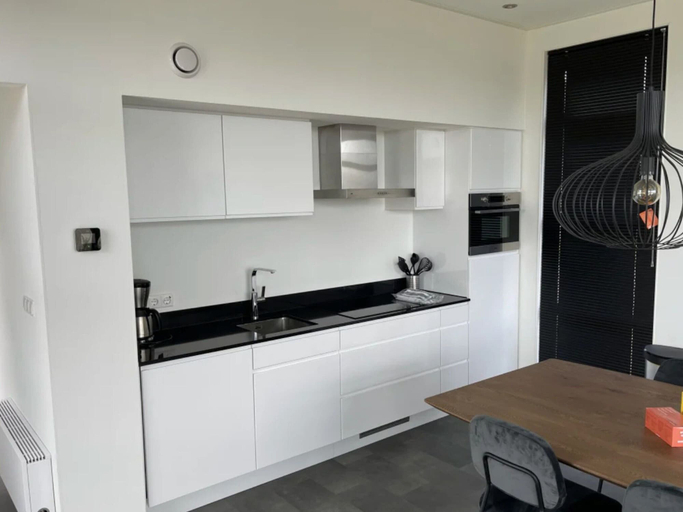 Private kitchen, Sustainable Home Near the Golf Course, Velsen