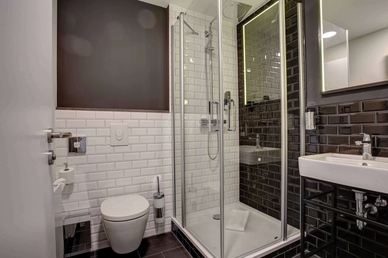 Bathroom 18