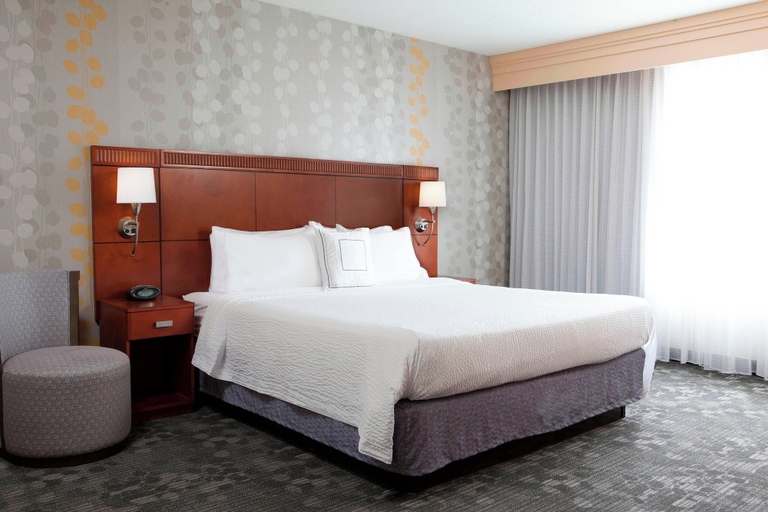 Bedroom 3, Courtyard Marriott Ankeny, Polk