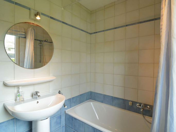Bathroom 4, Apartment in Robertville Near Lake & Forest, Liège