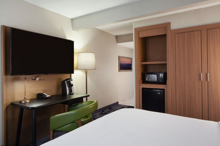 Bedroom 3, Fairfield Inn & Suites by Marriott Charleston, Kanawha