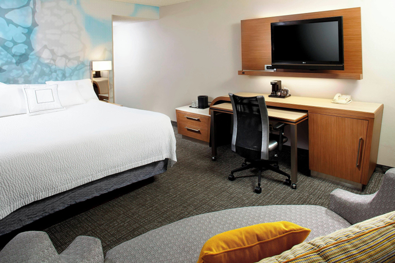 Bedroom 3, Courtyard by Marriott Lansing, Ingham