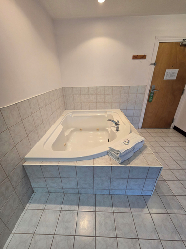 Bathroom 4, Travelodge by Wyndham Port Elgin, Bruce