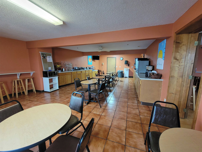 Food & Drinks 5, AmericInn by Wyndham Saint Ignace Lakefront, Mackinac
