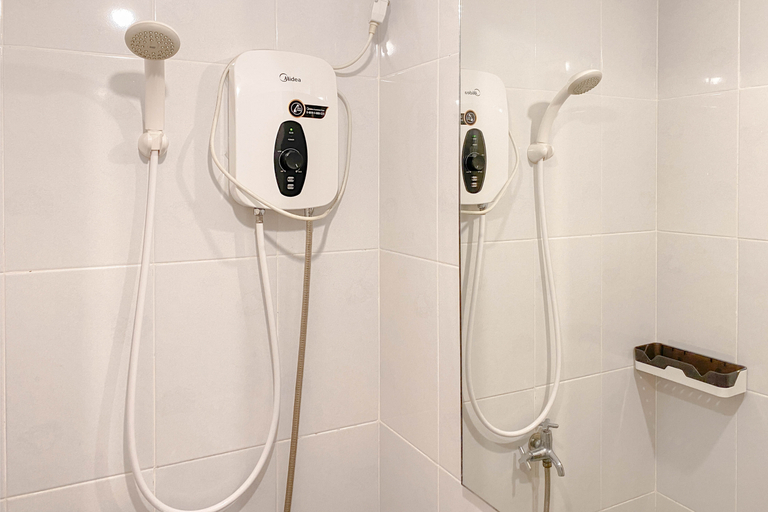 Bathroom 5, Comfy Studio at 9th Floor Tokyo Riverside PIK 2 Apartment By Travelio, Tangerang