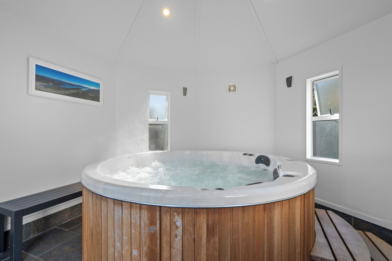 Bathroom 5, Tasman Holiday Parks - Picton, Marlborough