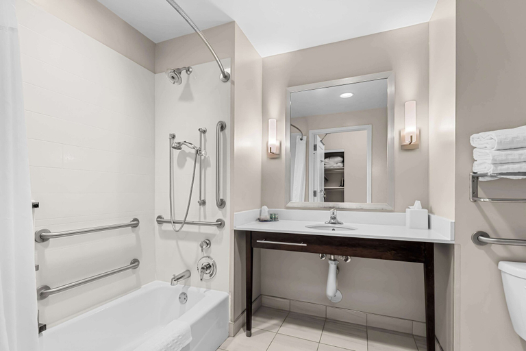 Bathroom 4, Best Western Gettysburg, Adams