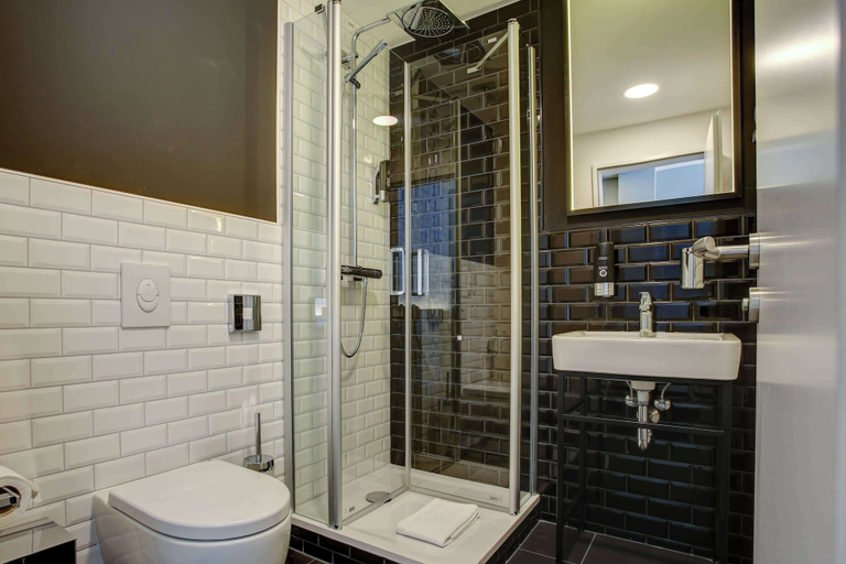 Bathroom 19