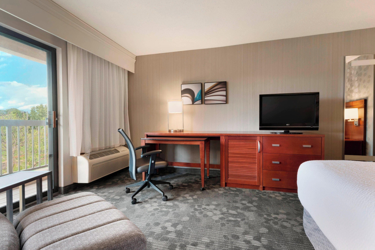 Bedroom 2, Courtyard by Marriott Akron Fairlawn, Summit