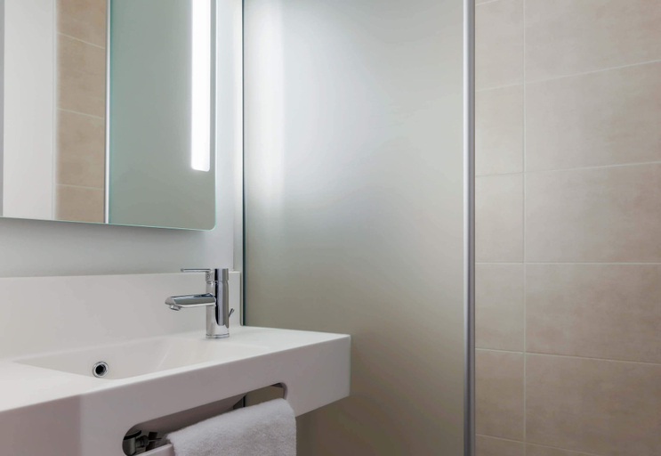 Bathroom 10