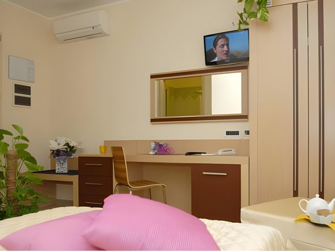 Bedroom 12