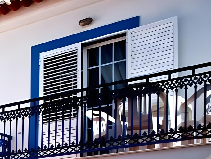 Exterior 14