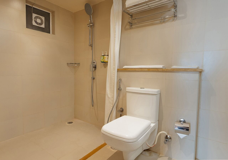 Bathroom 4, Bloom Hotel Financial District, Hyderabad