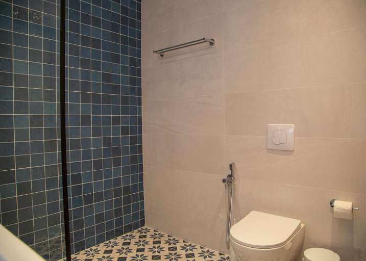 Bathroom 2, Mullaga Stays, Tiranës