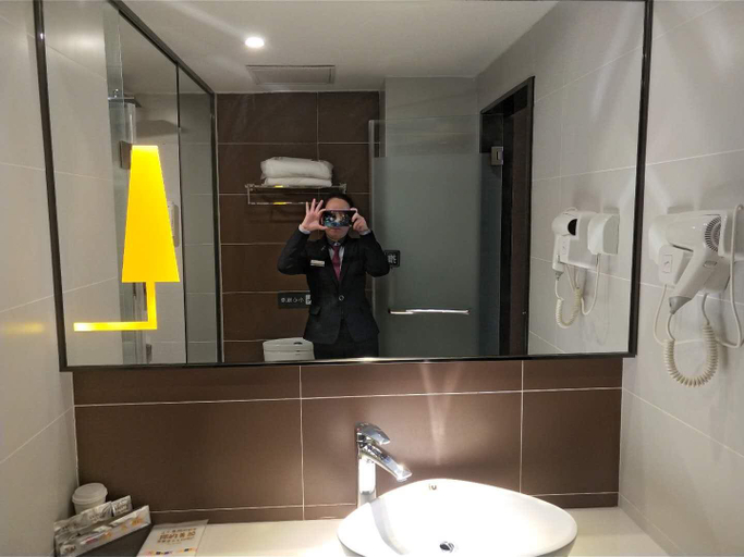Bathroom 3, IU Hotel Baoding Yuhua East Road Passenger Center, Baoding