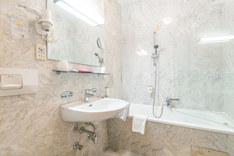 Bathroom 4, Hotel Germania Gastein, Sankt Johann im Pongau