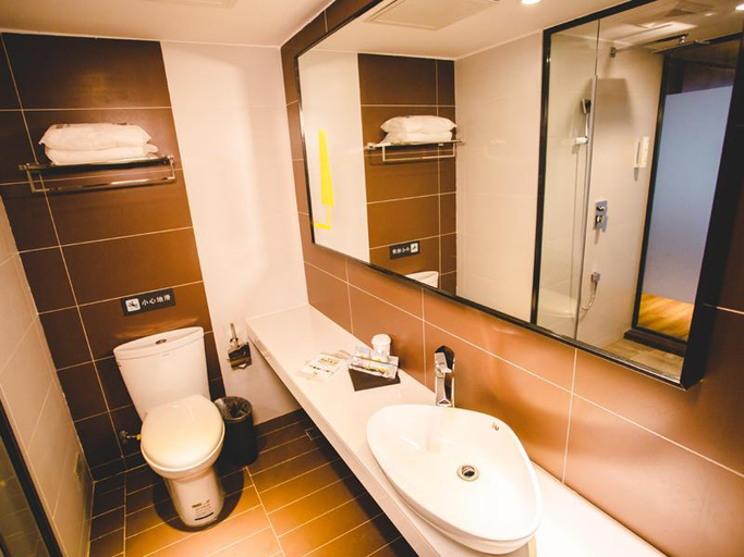 Bathroom 4, IU Hotel Baoding Yuhua East Road Passenger Center, Baoding