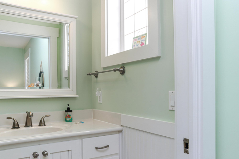 Bathroom 4, Happy Dolphin, Gulf