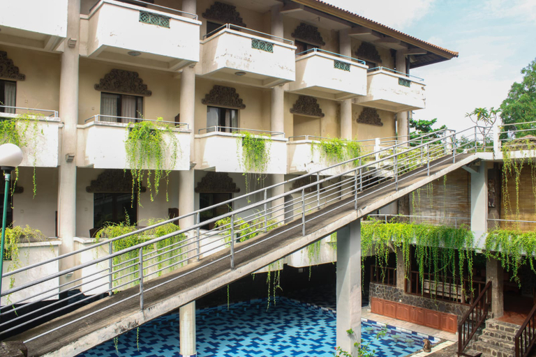 Swimming Pool 2