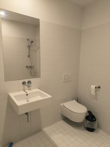 Bathroom 5, Auberge de jeunesse HI Cahors - Le Chai, Lot