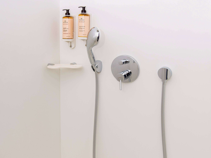 Bathroom 16