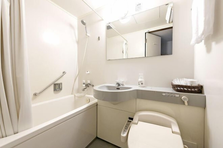 Bathroom 13