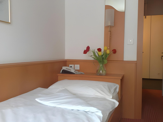 Bedroom 13