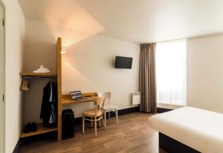Bedroom 4, B&B HOTEL Dunkerque Centre Gare, Nord
