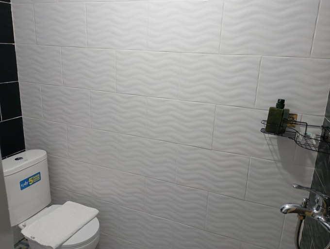 Bathroom 3, SleepRest - Newton Guest House, Batam