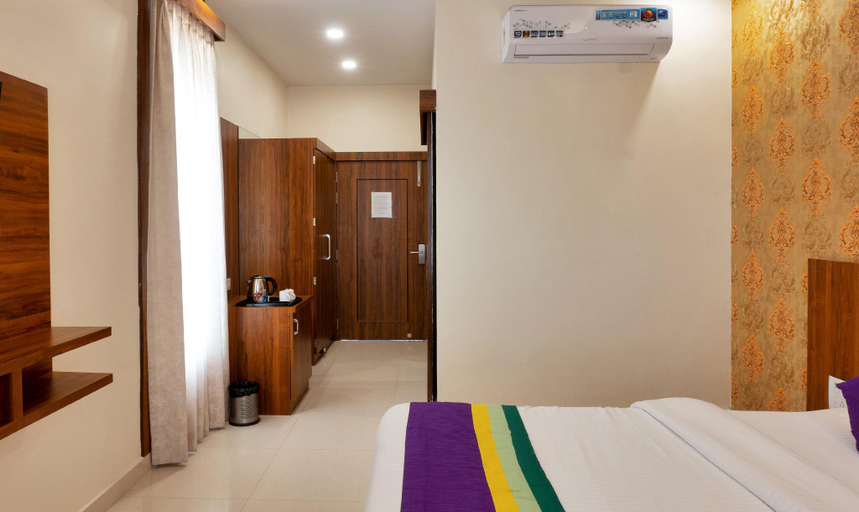 Bedroom 3, Treebo Premium Royal Amar With Mountain View And Swimming Pool, Ajmer