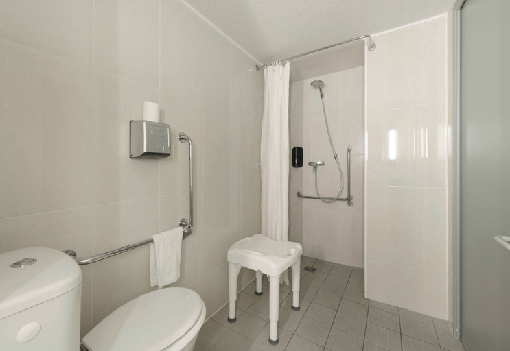 Bathroom 3, B&B HOTEL Alençon Nord, Orne