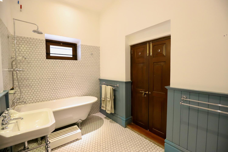 Bathroom 4, Bawlana Estate - Kandy, Pathahewaheta