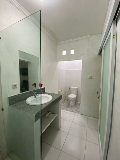 Bathroom 5, Cozy Room @Kuta Beach - 1 Minute to the Beach, Badung