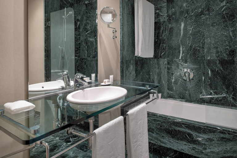 Bathroom 5, AC Hotel Málaga Palacio by Marriott, Málaga