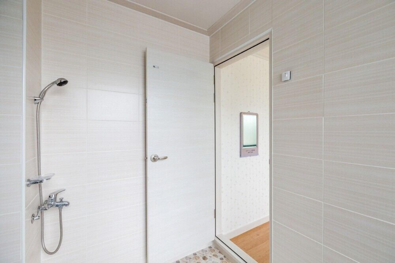 Bathroom 3, Mare Pension, Gapyeong